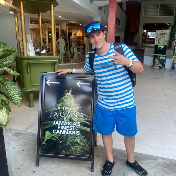 Meet your Posher, Chad - Picture 1 of 1